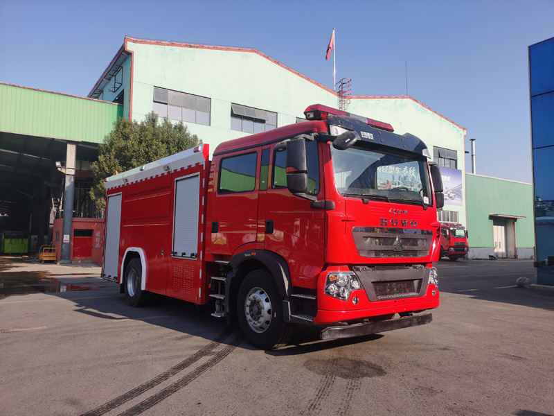 重汽豪沃泡沫消防車(chē)
