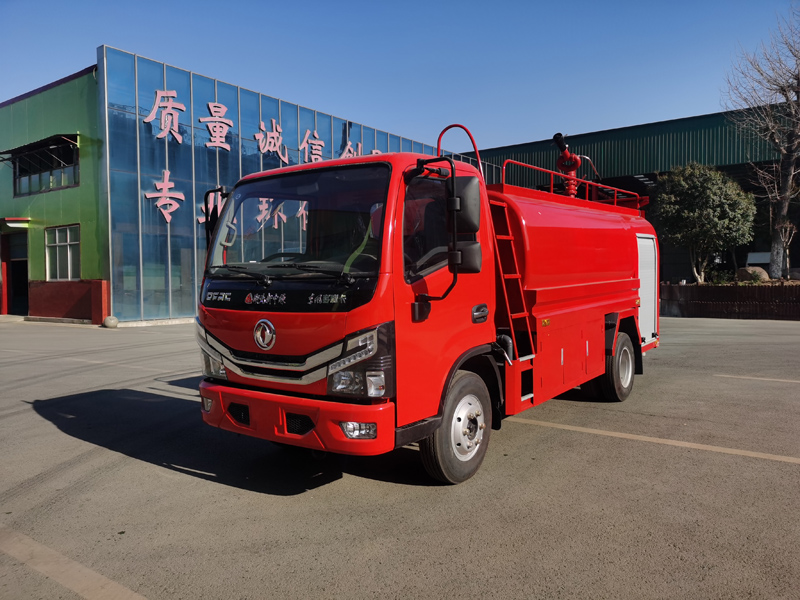 東風多利卡5噸消防灑水車