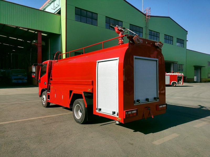 東風多利卡5噸消防灑水車