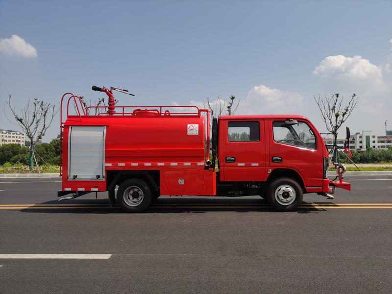 東風(fēng)多利卡4.5噸消防灑水車(chē)