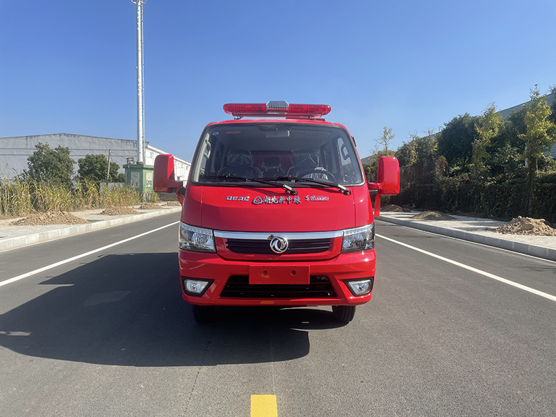 途逸雙排1噸水罐消防車