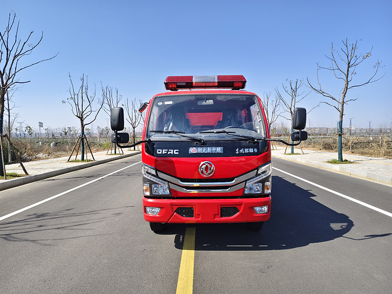 東風2.8噸水罐消防車