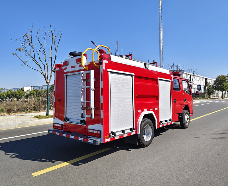 東風2.8噸水罐消防車