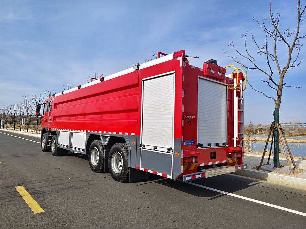 重汽豪沃25m3泡沫消防車