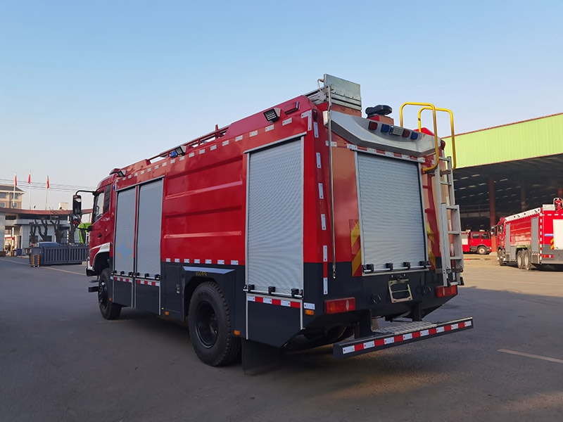 天錦四驅(qū)6噸泡沫消防車