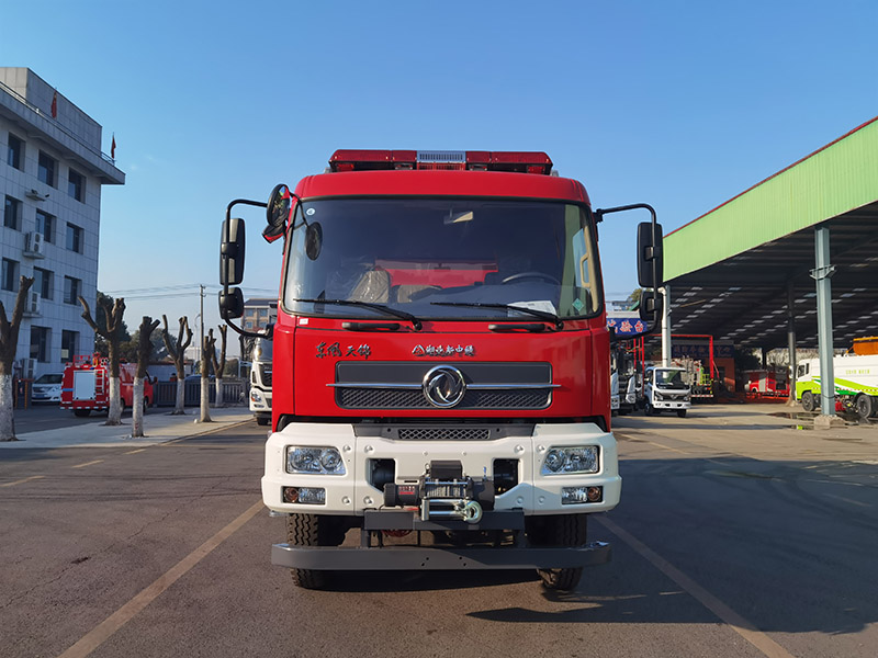 天錦四驅(qū)6噸泡沫消防車