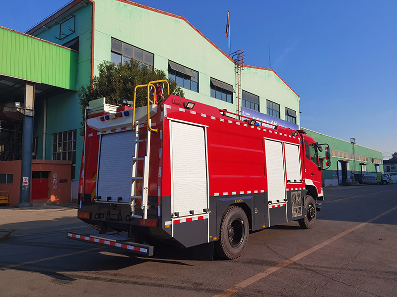天錦四驅(qū)6噸泡沫消防車